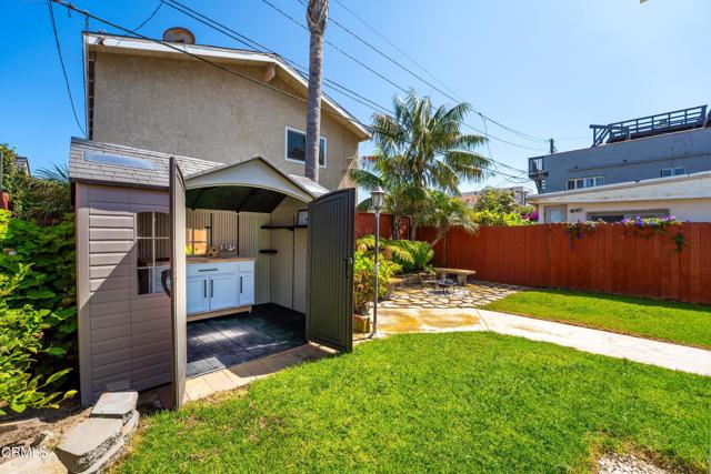 136 Los Angeles Avenue, Oxnard CA: https://media.crmls.org/mediaz/24ca1838-d651-41bb-b5e9-f7aacbbf57d6.jpg