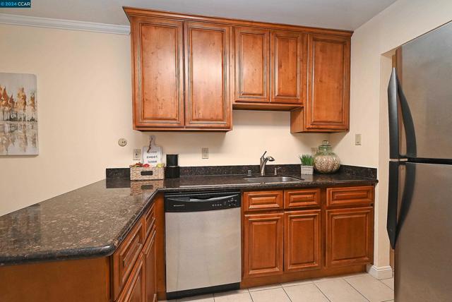 Image 7 of 20 For 1699 Laguna St  305