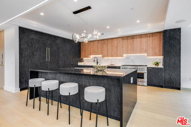 4906 Van Noord Avenue, Sherman Oaks CA: https://media.crmls.org/mediaz/24ca343b-9dac-46fa-8b6f-f644cbd218ff.jpg