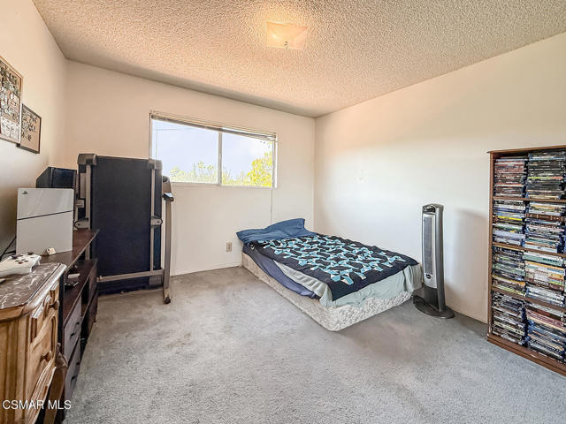 136 Erten Street, Thousand Oaks CA: https://media.crmls.org/mediaz/24ca4a57-3020-4870-ad5a-ffe590fbb4bc.jpg