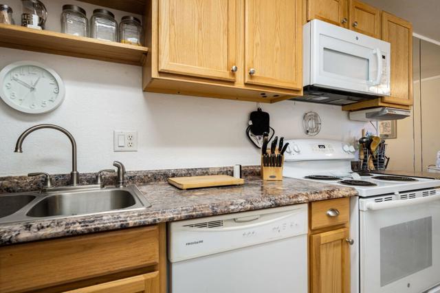 675 N Los Felices Circle W #204, Palm Springs, CA 92262