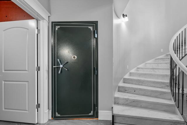 40 S Circle Drive, Santa Cruz CA: https://media.crmls.org/mediaz/24ca8748-8c27-4fdb-b862-ea11b060f12e.jpg