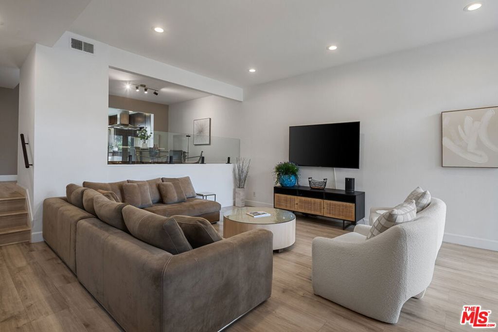 17165 Palisades Circle