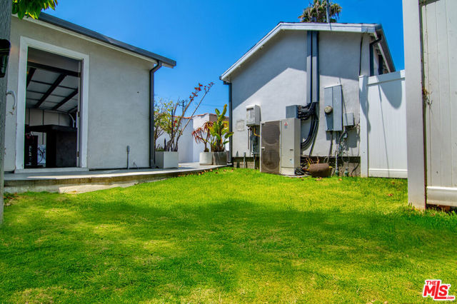 922 Garfield Avenue, Venice CA: https://media.crmls.org/mediaz/24cb5a8e-1534-479c-b01e-1211cb6c471d.jpg