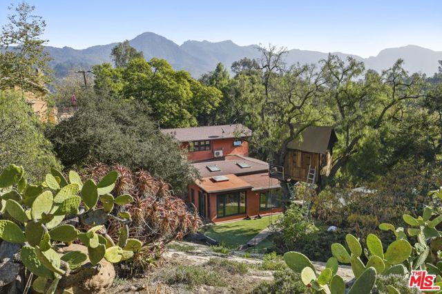 809 Basin Drive, Topanga CA: https://media.crmls.org/mediaz/24cb7ba6-3a4a-4080-aded-f0a8dc4b0a0f.jpg