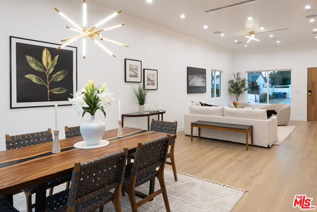 17624 Martha Street, Encino CA: https://media.crmls.org/mediaz/24cb8386-08bf-445a-aa3d-768588206a69.jpg