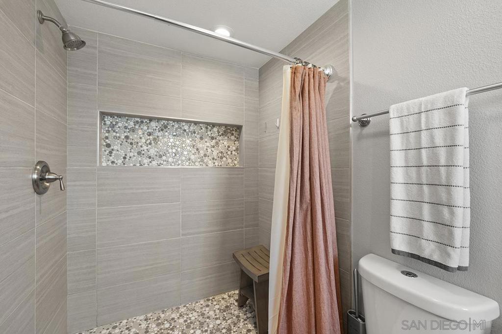 MLS #250033670SD img 18