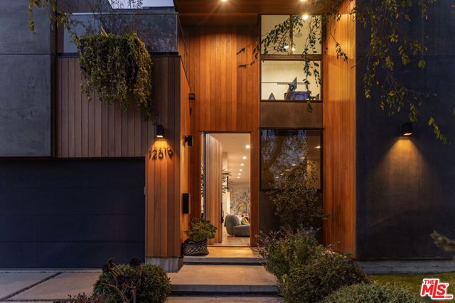 12619 Preston Way, Los Angeles CA: https://media.crmls.org/mediaz/24cbf92d-aa79-42e6-8f31-b4e90b8ffea1.jpg