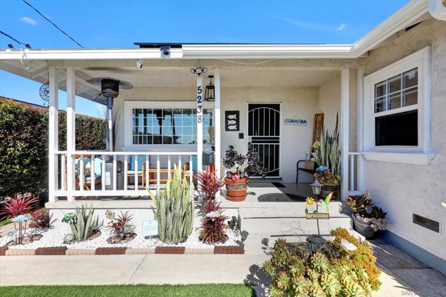 5238 Cervantes Ave, San Diego CA: https://media.crmls.org/mediaz/24cc2af7-1b7e-4747-858d-df9168f811c1.jpg
