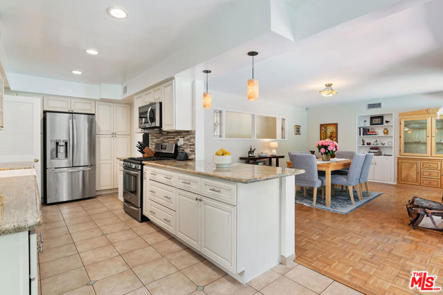 13155 Hartsook Street, Sherman Oaks CA: https://media.crmls.org/mediaz/24ccf4f8-d47f-4b98-bd5e-5ee60ceb4f7c.jpg