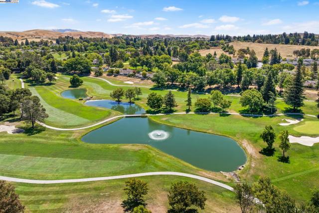 711 Glen Eagle Ct, Danville CA: https://media.crmls.org/mediaz/24cd013a-517d-4b28-9e0a-9e407c04237a.jpg