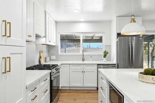 9058 Inverness Rd, Santee CA: https://media.crmls.org/mediaz/24cd452e-136e-4b7b-bb0c-221223149d11.jpg