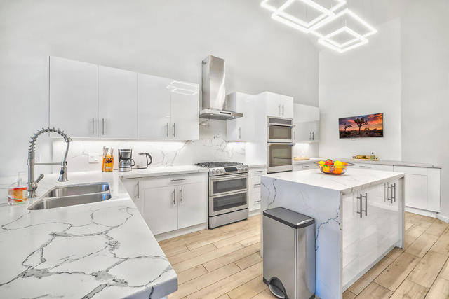 192 Kavenish Drive, Rancho Mirage CA: https://media.crmls.org/mediaz/24cd459a-1ed0-43c5-9632-c32a9a6166c6.jpg
