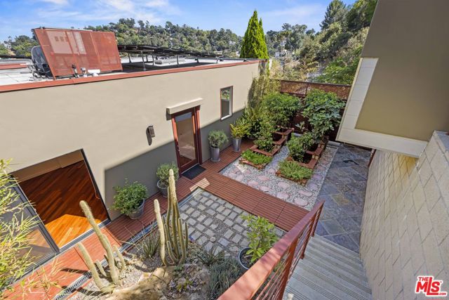 2222 Bancroft Avenue, Los Angeles CA: https://media.crmls.org/mediaz/24cd4631-84bd-4238-bf3e-d5a915b00e30.jpg