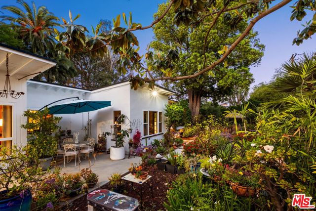 5940 Varna Avenue, Valley Glen CA: https://media.crmls.org/mediaz/24cd560d-6bdf-4f50-8a08-2d0ebdc5662d.jpg