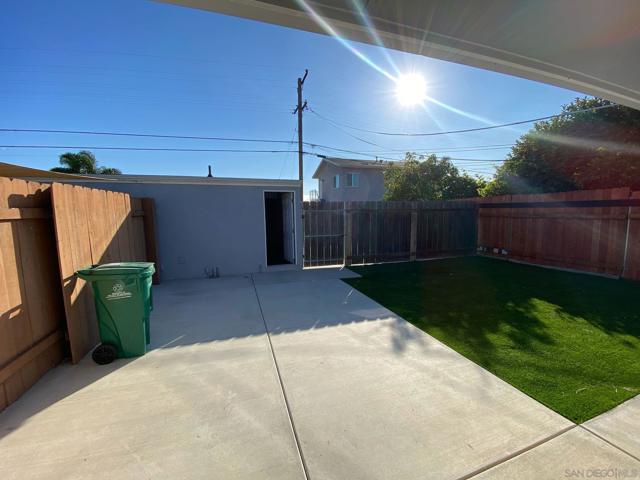 4384 Clairemont Dr, San Diego CA: https://media.crmls.org/mediaz/24cd5f86-4461-4224-bcfe-f789da5dfc60.jpg