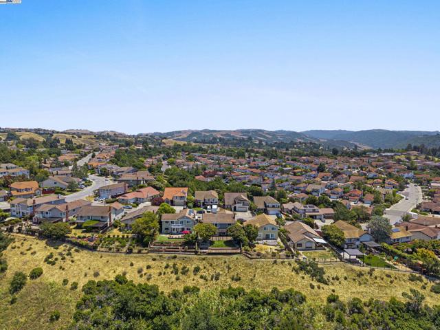 6408 Boone Dr, Castro Valley CA: https://media.crmls.org/mediaz/24ce56d1-2446-468d-8514-8a22ce1133ff.jpg