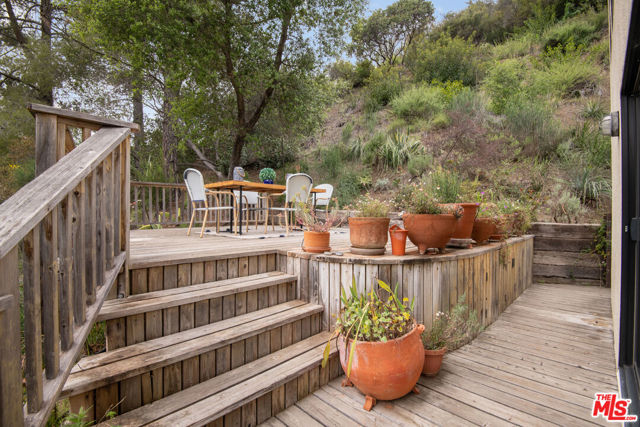 1639 Oak Drive, Topanga CA: https://media.crmls.org/mediaz/24cec92a-c587-4b2b-8e4c-7f726fd2a2b1.jpg