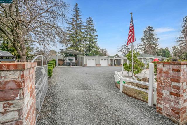 Image 2 of 50 For 1579 Farm Bureau Rd