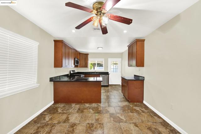 1232 78Th Ave, Oakland CA: https://media.crmls.org/mediaz/24cf59ec-08df-45c2-9c71-28724db941d9.jpg