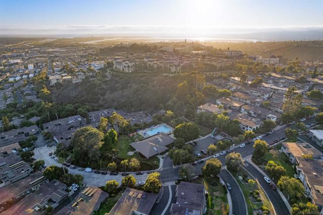 6321 Caminito Luisito, San Diego CA: https://media.crmls.org/mediaz/24cfcc74-40ad-4534-a43f-b2dffa18507a.jpg