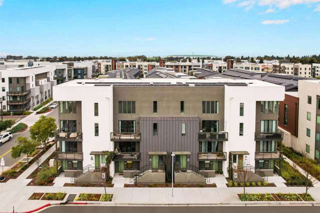 45039 Insight St, Fremont CA: https://media.crmls.org/mediaz/24cffed3-5bc5-4f24-9c74-b992849a2d7a.jpg