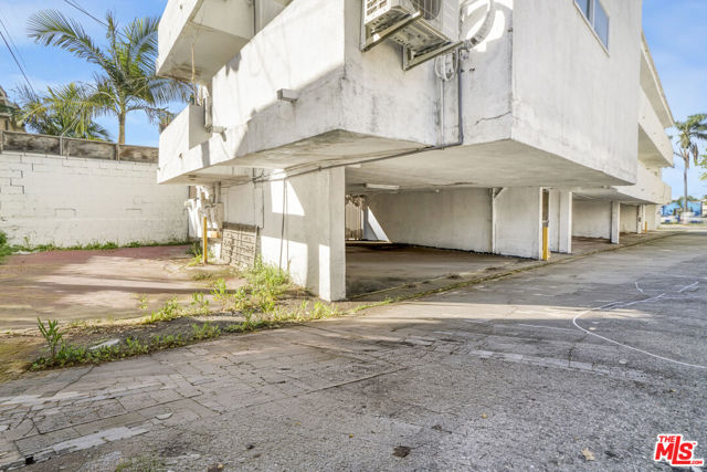 1820 S La Brea Avenue, Los Angeles CA: https://media.crmls.org/mediaz/24d04db2-a48b-4d9b-a798-f34167b0b2a9.jpg