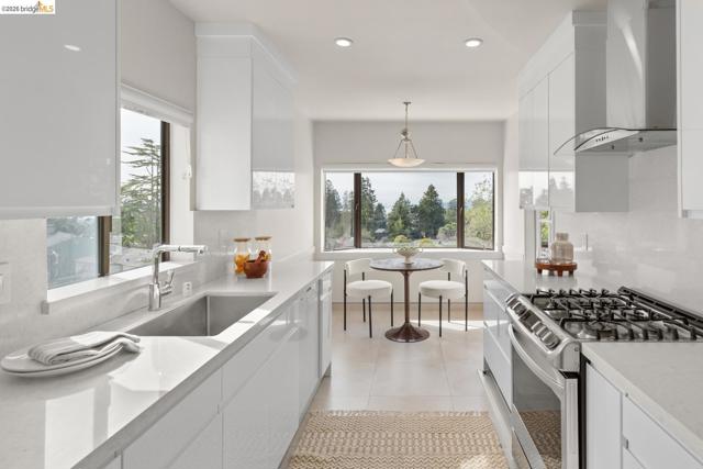 Image 15 of 30 For 22 Windsor Ave