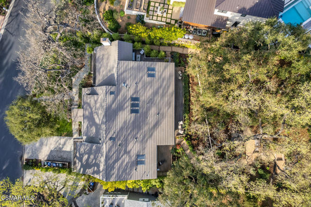 2443 Stafford Road, Lake Sherwood CA: https://media.crmls.org/mediaz/24d0f79d-8a6f-4300-a857-6eaee643921e.jpg