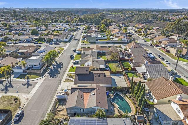 7742 Parma Ln, San Diego CA: https://media.crmls.org/mediaz/24d16d80-70e3-4d18-838e-9c2870cd3451.jpg