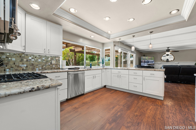 24231 Robledo, Mission Viejo CA: https://media.crmls.org/mediaz/24d1d85c-a302-43d5-946c-8be5e901725b.jpg