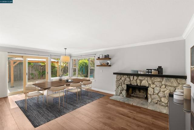 4403 Winterberry Ct, Concord CA: https://media.crmls.org/mediaz/24d21944-4313-4b49-a70d-ac2a396c1c1a.jpg