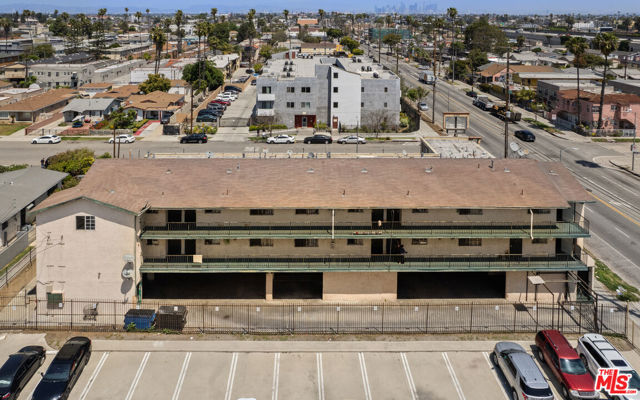 8307 S Figueroa Street, Los Angeles CA: https://media.crmls.org/mediaz/24d2b3bf-ae33-4c00-b57f-accf725d53dc.jpg