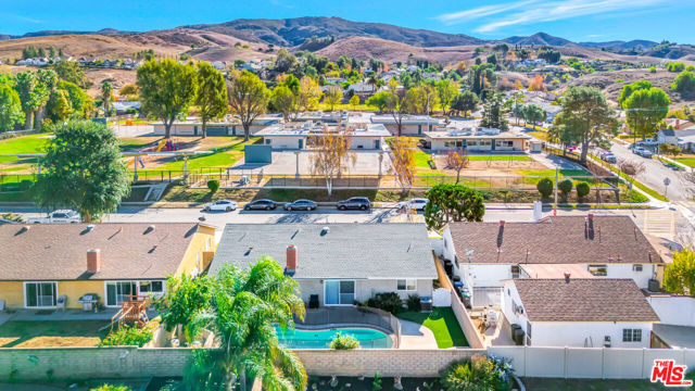 2425 Dusan Street, Simi Valley CA: https://media.crmls.org/mediaz/24d39566-00f7-40b8-8844-ddd990910d95.jpg