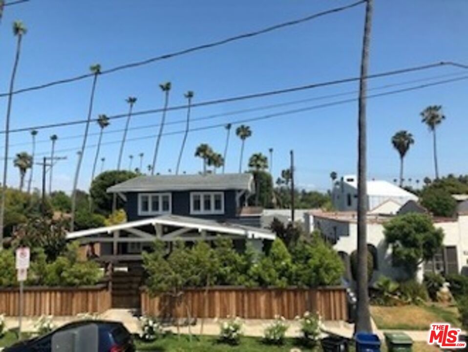 https://media.crmls.org/mediaz/24d3c20b-f845-424c-9bbc-f67826ec73d4.jpg?preset=X-Large