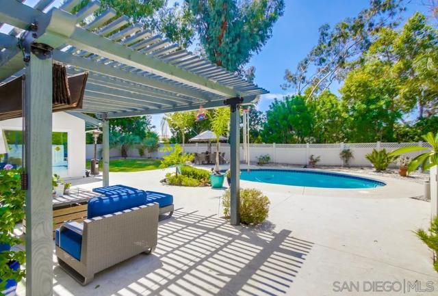 10518 Gabacho Dr, San Diego CA: https://media.crmls.org/mediaz/24d3de20-2b8f-491b-ac48-f1ba32f4110f.jpg
