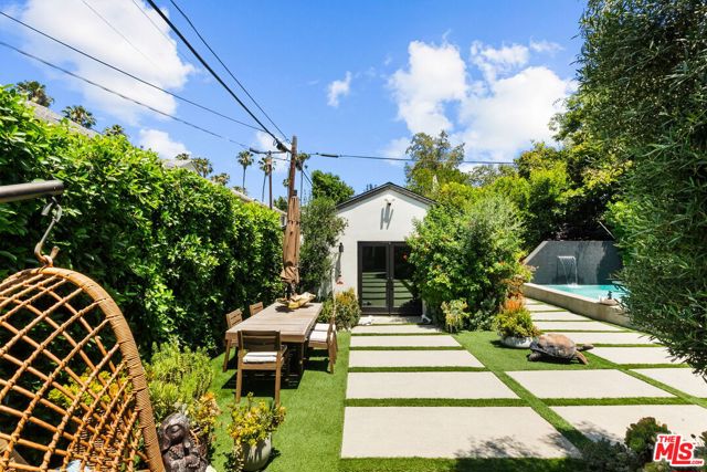4338 Agnes Avenue, Studio City CA: https://media.crmls.org/mediaz/24d4433b-d608-4422-ad34-687432a9e40a.jpg