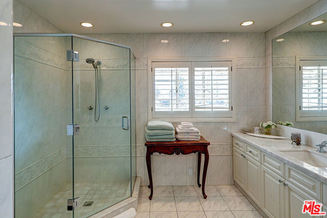 322 N June Street, Los Angeles CA: https://media.crmls.org/mediaz/24d46e5c-b645-432b-86b6-8ae6c5110c79.jpg