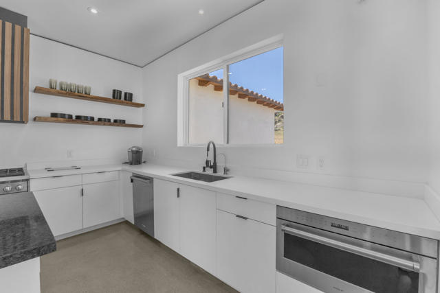 41265 Lakeshore Boulevard, Aguanga CA: https://media.crmls.org/mediaz/24d4a160-af2b-4733-a288-811cb3d48dd3.jpg