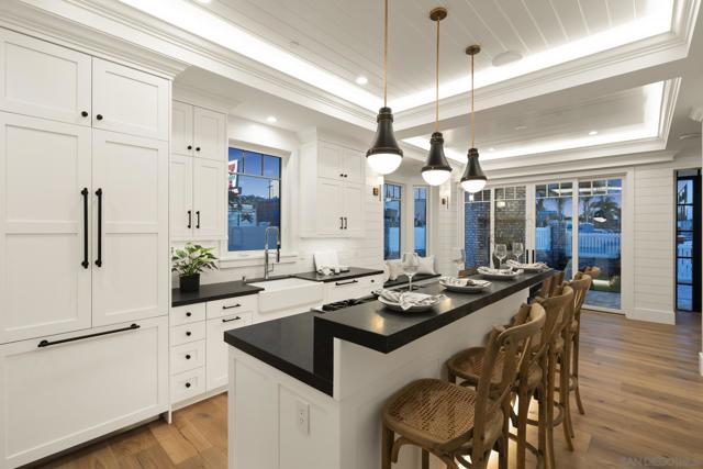 466 Westbourne St, La Jolla CA: https://media.crmls.org/mediaz/24d4e619-011b-467c-9bee-1e96f35430a6.jpg