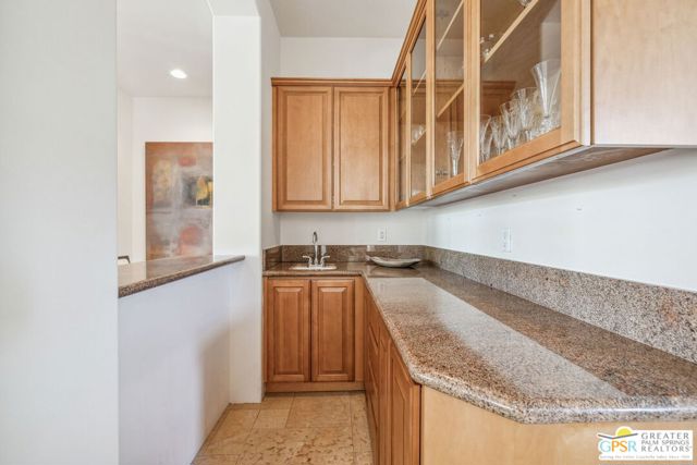 2 Varsity Circle, Rancho Mirage CA: https://media.crmls.org/mediaz/24d55541-2c3f-4490-94dd-034480f1ef5c.jpg