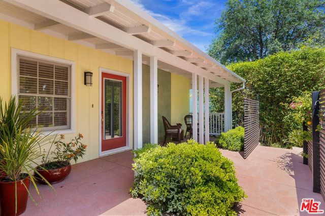 2249 Linnington Avenue, Los Angeles CA: https://media.crmls.org/mediaz/24d646ea-a958-493e-9014-bf6df5024183.jpg