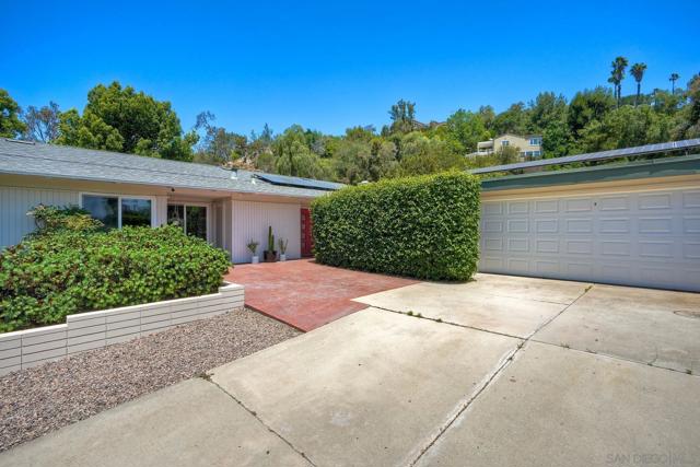11668 Altoona Dr, El Cajon CA: https://media.crmls.org/mediaz/24d6c0e3-d486-47cb-9a55-2fe174376836.jpg