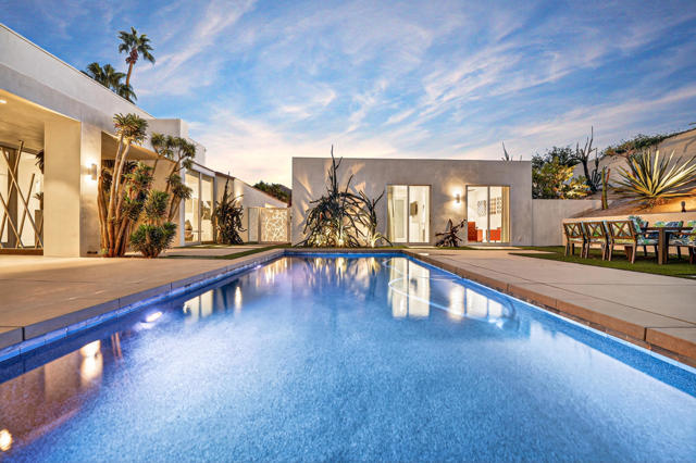 49120 Sunrose Lane, Palm Desert CA: https://media.crmls.org/mediaz/24d6cd61-de5e-4721-a67c-08c9eac25cb3.jpg