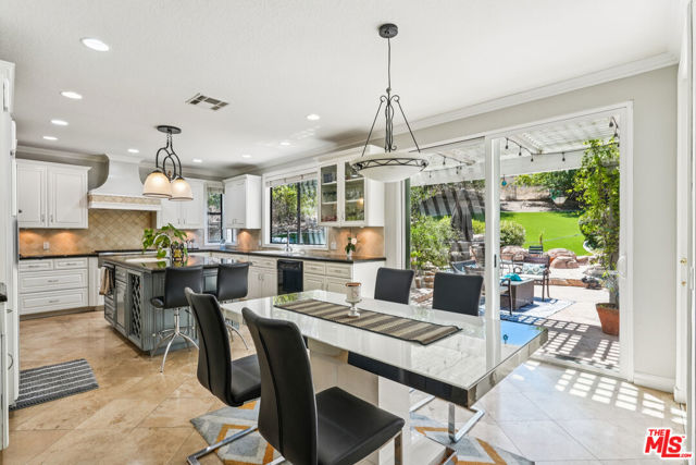 2084 Hopewell Court, Thousand Oaks CA: https://media.crmls.org/mediaz/24d6dac3-9230-49b3-9b6e-8e3bfdc01e6e.jpg