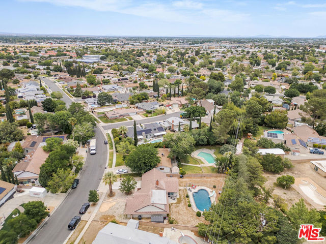 43818 Halcom Avenue, Lancaster CA: https://media.crmls.org/mediaz/24d70ea9-8e40-456b-9d82-c14d7820db99.jpg
