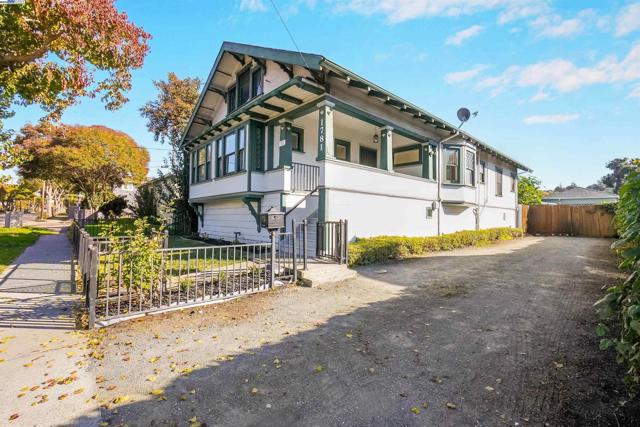 1781 B St, Hayward CA: https://media.crmls.org/mediaz/24d78c7a-5593-4a1f-84db-c95498051854.jpg