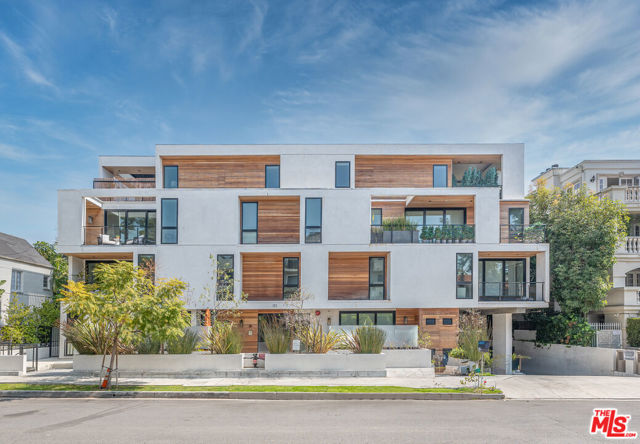 132 N Swall Drive, Los Angeles CA: https://media.crmls.org/mediaz/24d78df5-bcd3-4879-bbfd-ad381ba73f67.jpg