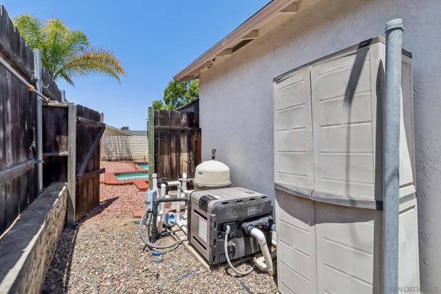 13002 Standish Dr, Poway CA: https://media.crmls.org/mediaz/24d7ded5-7b56-4566-8c63-ad99b8a4ff48.jpg