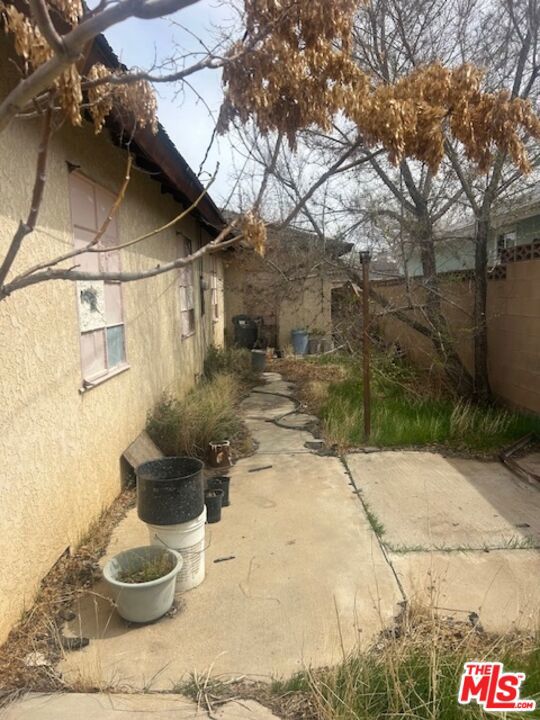 38633 Lemsford Avenue, Palmdale CA: https://media.crmls.org/mediaz/24d81125-55e7-4087-997f-8c091d838535.jpg